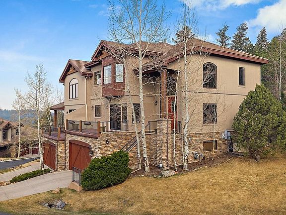 3rd image of 1024 Nob Hill Road