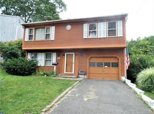 26 Oronoque Trl, Shelton, CT 06484
