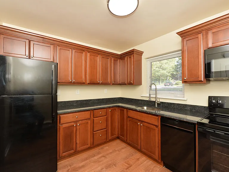 Cameron Apartments — Photo 20