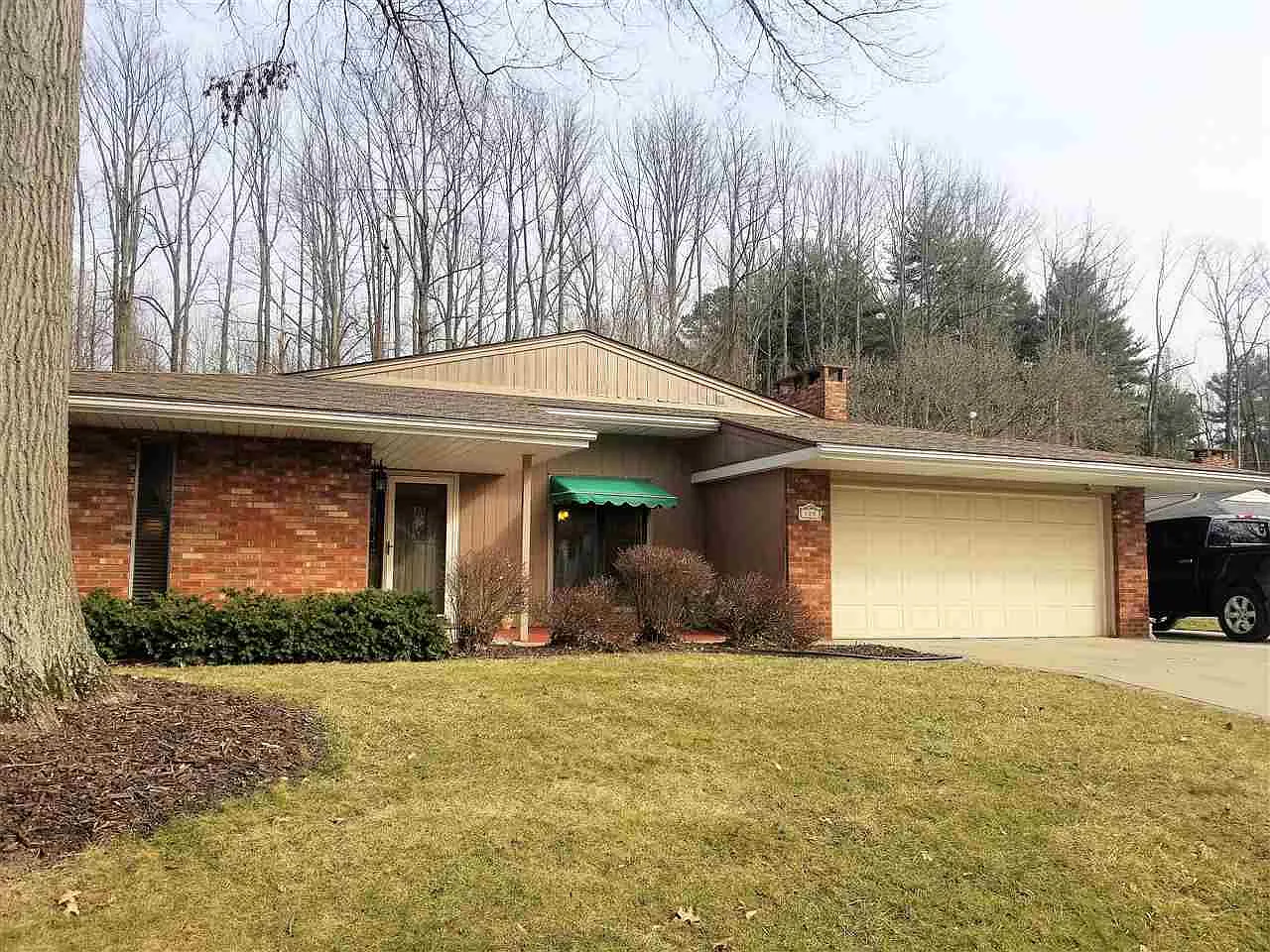 128 E Lawrin Blvd photo 1