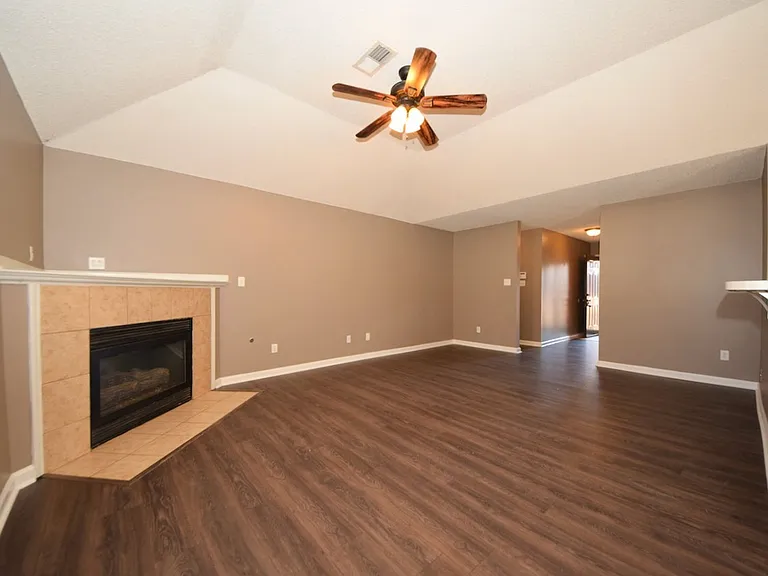 6898 Skylar Mill Ave — Photo 4