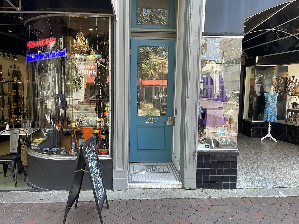 227 W Broughton St #3
