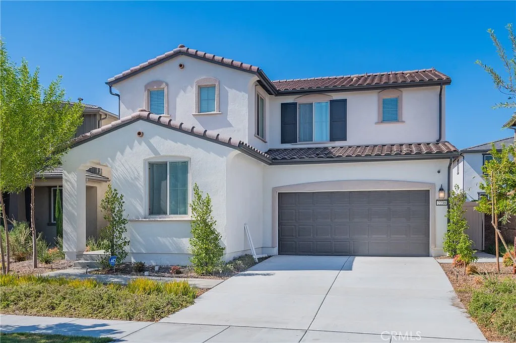 4 bed, 2464 sqft, $4,990 — Photo 2