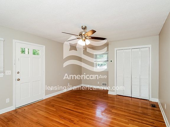 5232_002_living_room_12832010.jpg