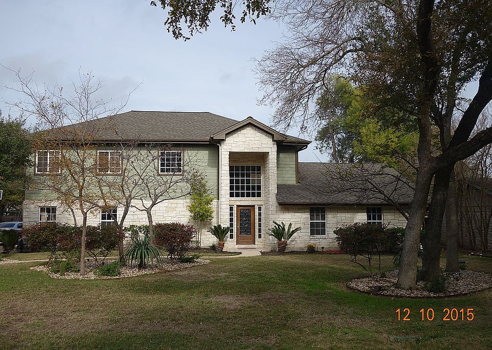 Large sprinklered front yard
