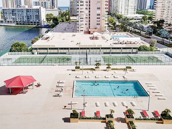 2nd image of 301 174th St APT 1005