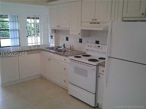 3rd image of 518 SE 8th Ave