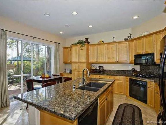 Kitchen - Breakfast Area