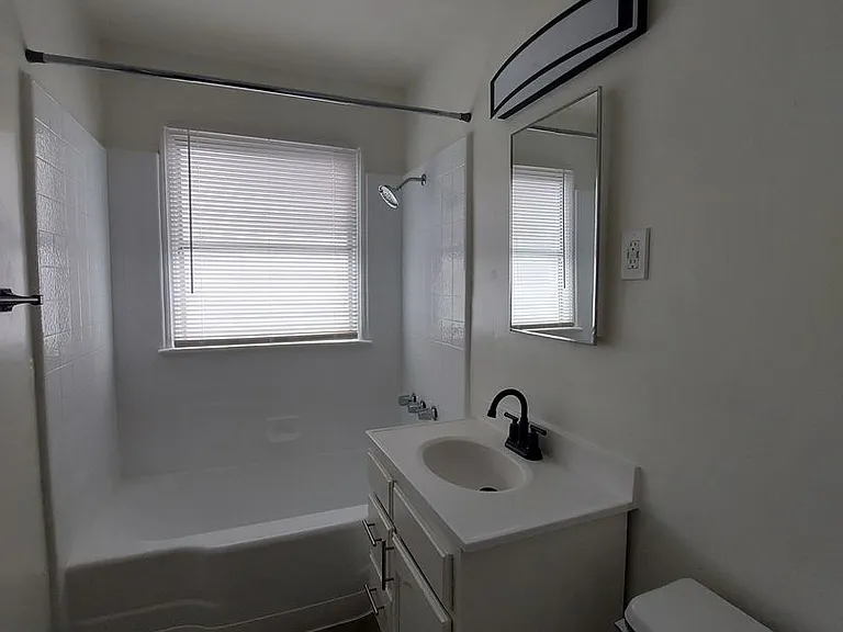 2360 Cedar Ave — Photo 4
