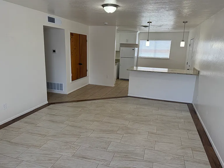 503 S Birch Ave — Photo 2