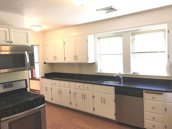 4th image of 513 Belmont St #2