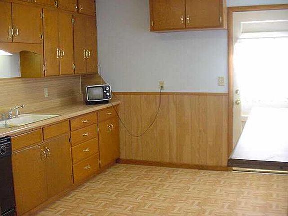 4th image of 104 Barbour Ave