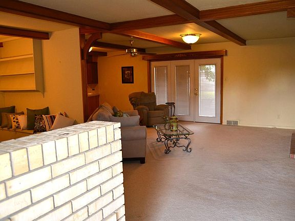 3rd image of 1520 W Avenue C