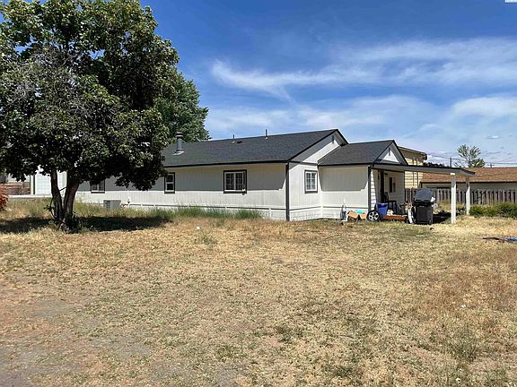 3rd image of 6106 Desert View Dr