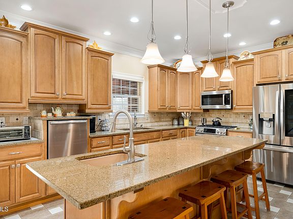 3rd image of 6 Wentworth Ct
