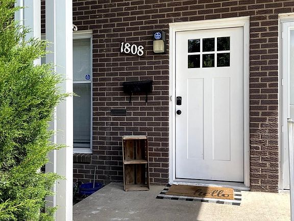 3rd image of 1808 Lakeside Dr