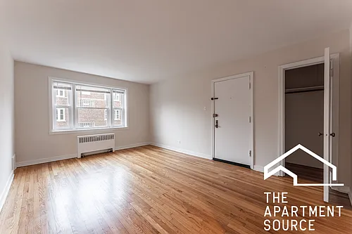 2723 W Berwyn Ave Photo 1 2723 W Berwyn Ave Photo 1