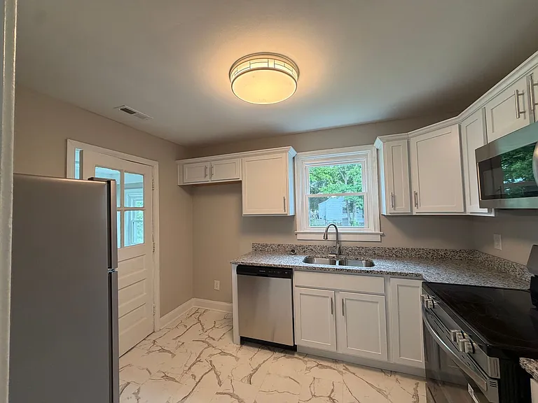 3912 Pinalto Dr — Photo 4