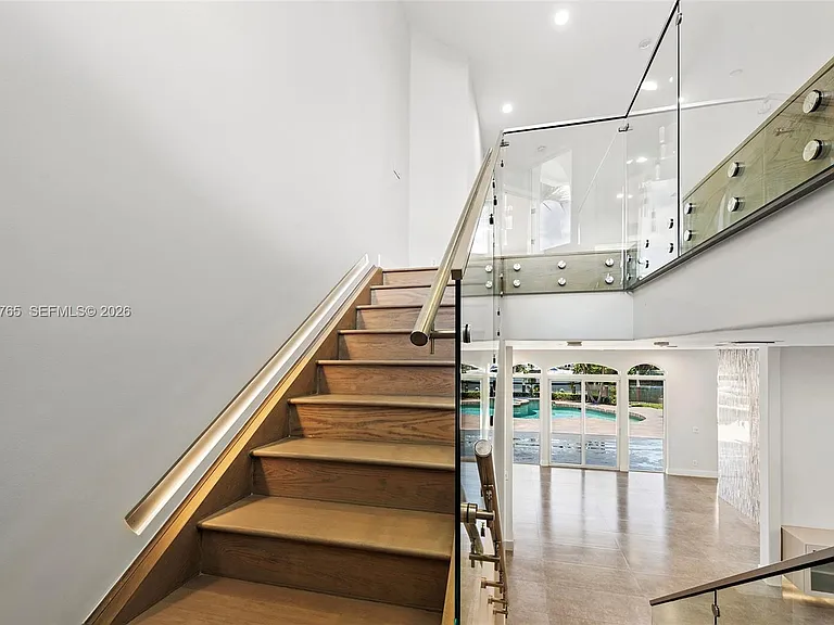 552 Palm Dr — Photo 27
