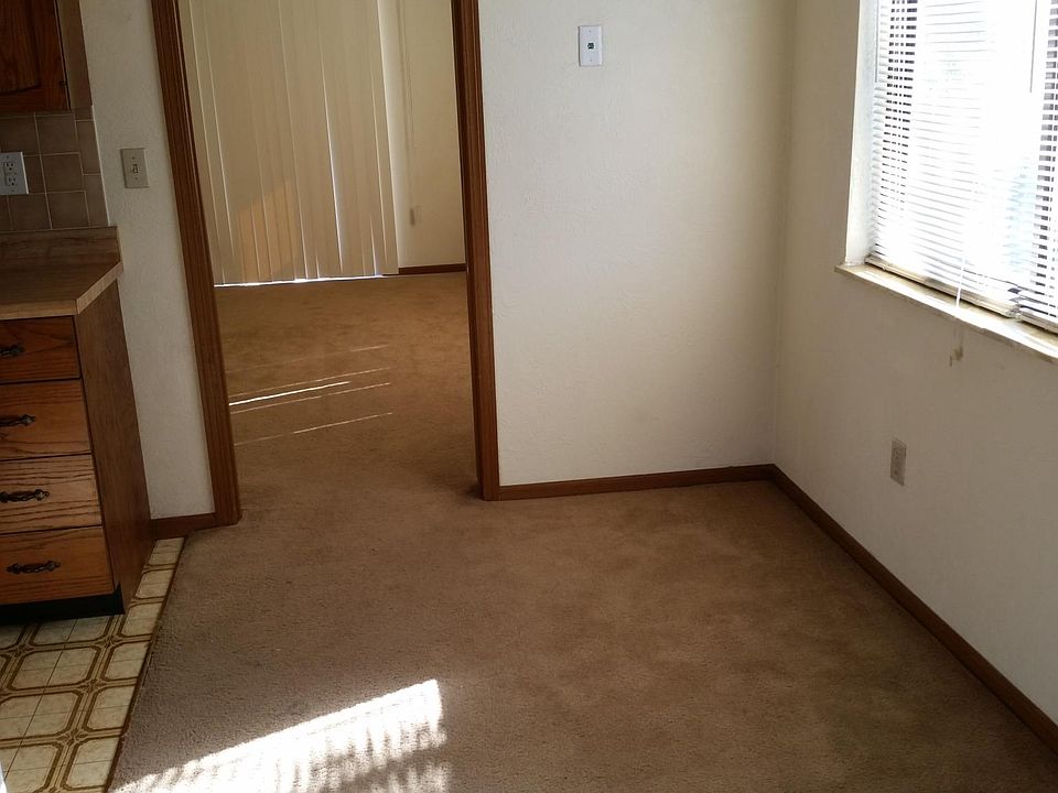 2nd image of 1122 E 3rd St APT 8