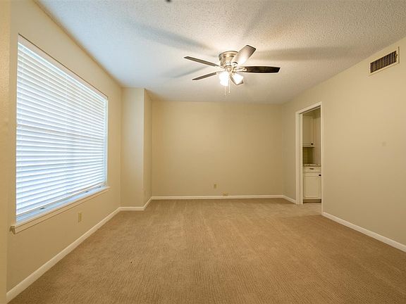 2nd image of 4463 Memorial Dr