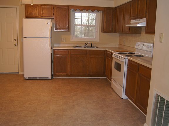 Kitchen w/Portable Dishwasher