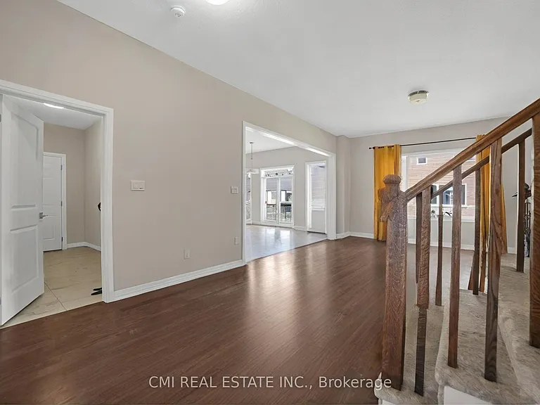 3742 Sunbank Cres — Photo 12