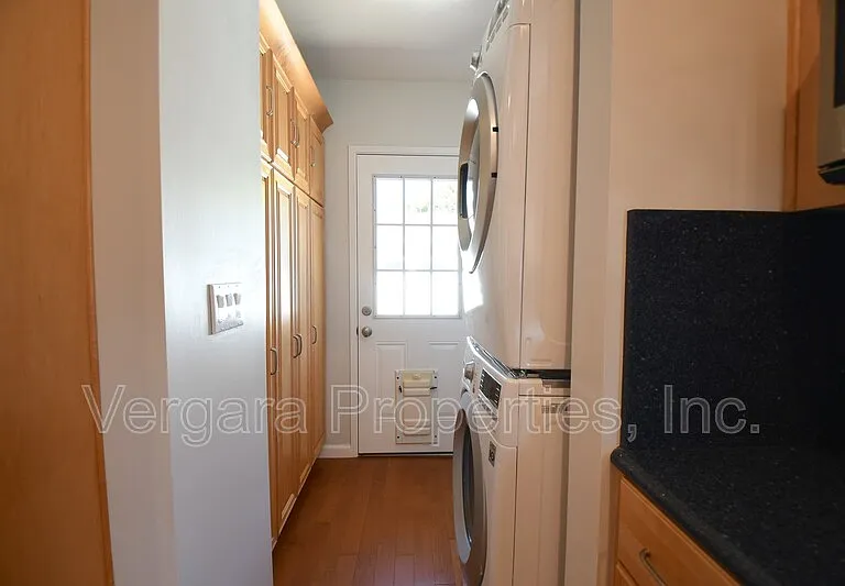 6531 W 85th St — Photo 27
