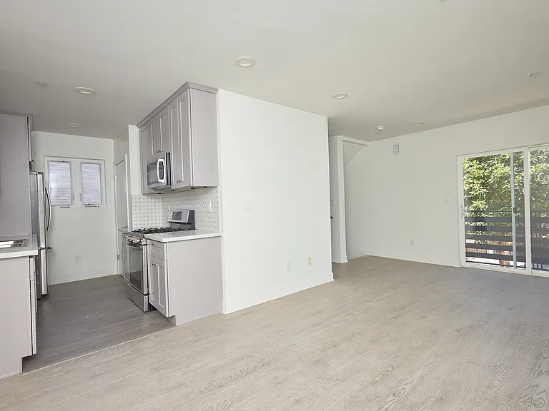125 N Mountain View Ave #125 — Photo 12