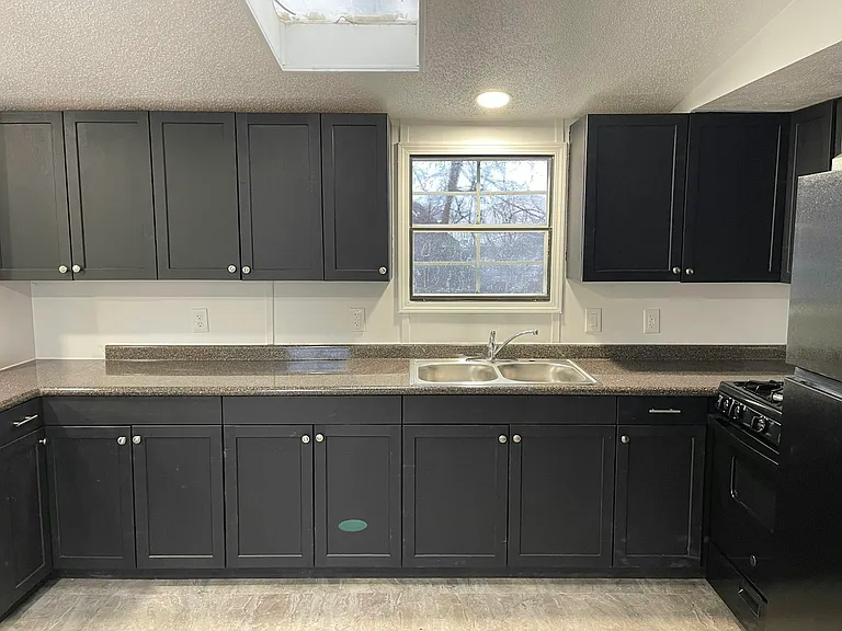 2823 Bailey Ave — Photo 3