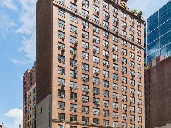 433 West 34th Street 8D image 13 of 14