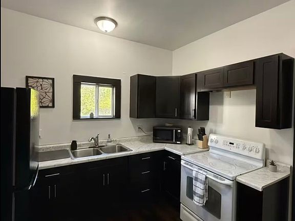 5th image of 375 McGowan St