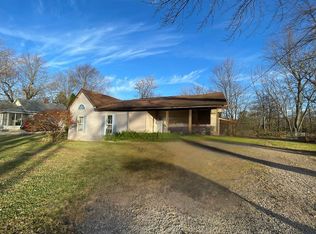 8008 W Cornbread Rd, Yorktown, IN 47396