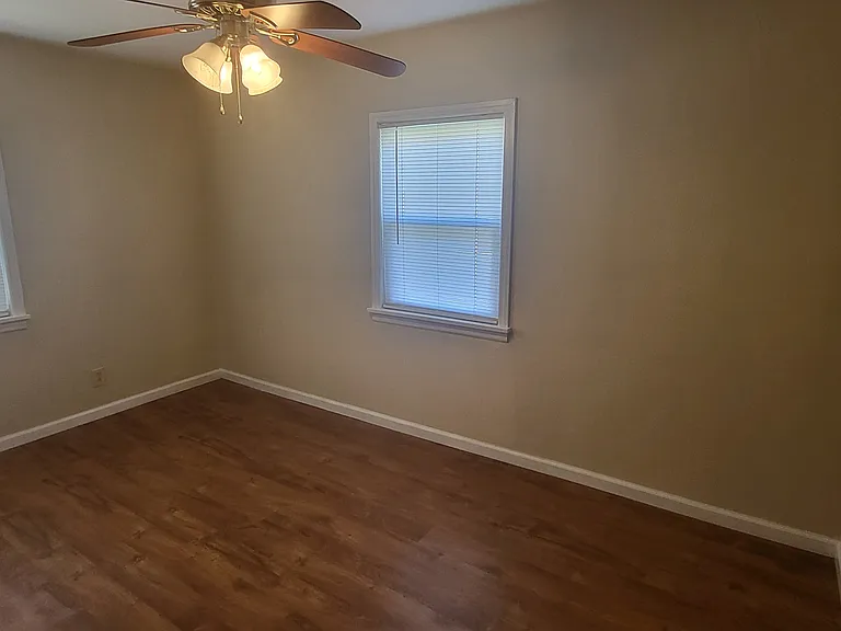2656 Center St — Photo 8