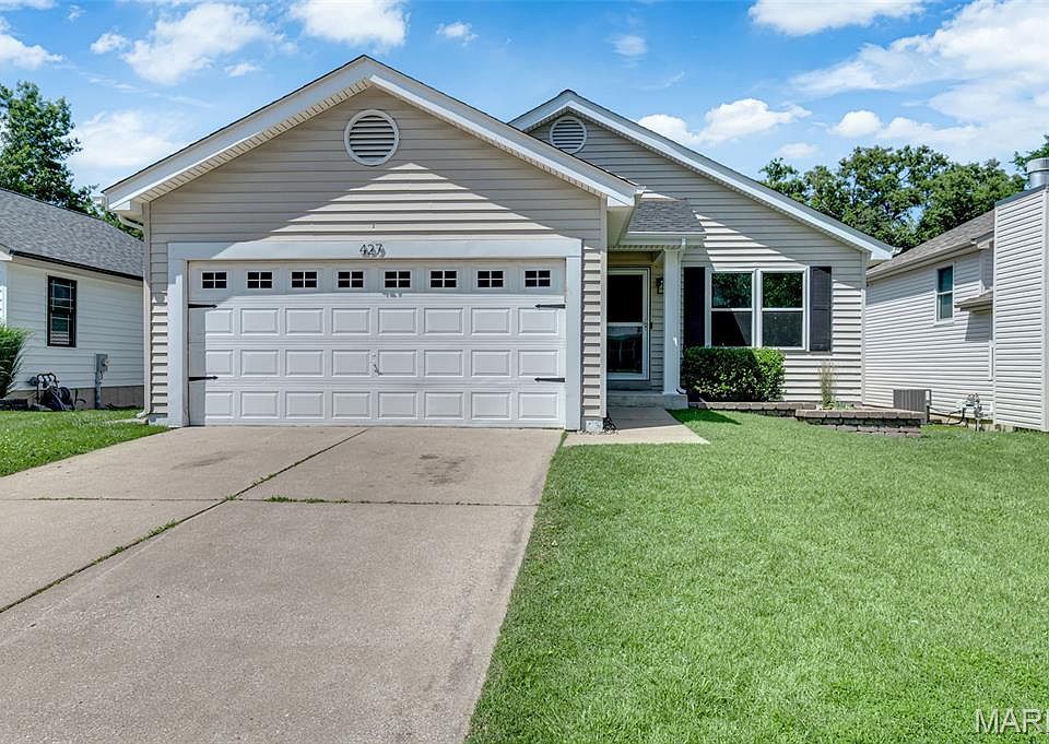 1st image of 427 Xavier Ct