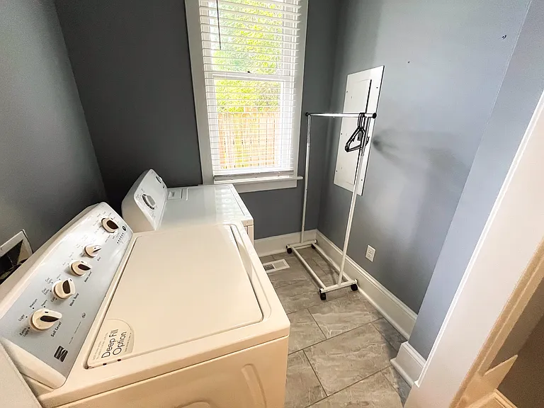 127 N Jefferson St — Photo 40