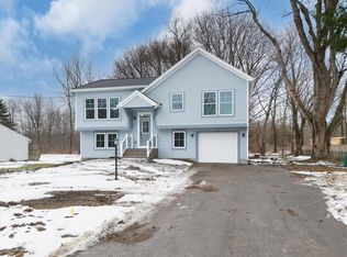 6648 Lakeside Rd, Ontario, NY 14519