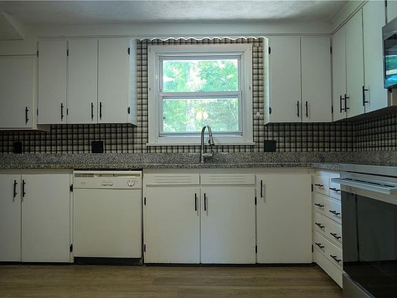 5th image of 41 Bishop Hill Rd