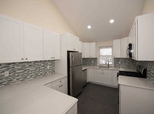 7 Fairmount St APT 2, Huntington, NY 11743