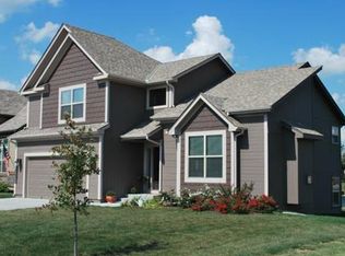 804 Bellflower Ln, Greenwood, MO 64034