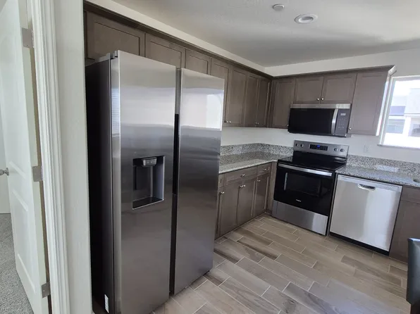 2092 Roussanne Ave #1, Tulare, CA 93274