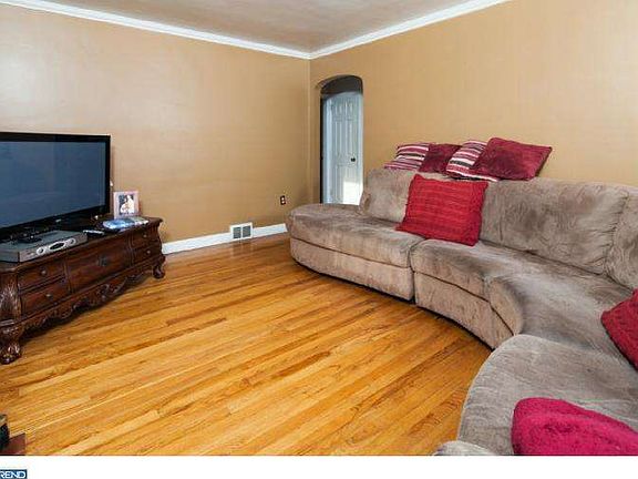 3rd image of 5 Willow Ln