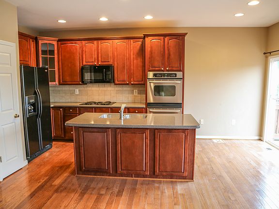 3rd image of 104 Chesterbrook Ct