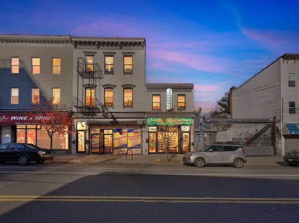 219-225 Broad St, Staten Island, NY 10304