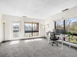 4 Summit Dr APT 511, Reading, MA 01867