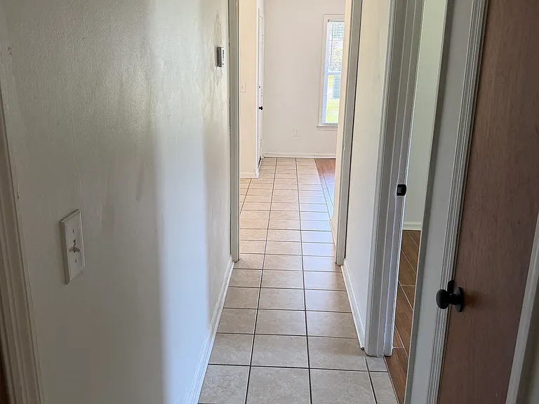 103 Ashwood Ct — Photo 9