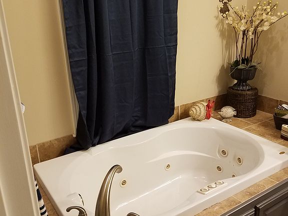 Jetted tub in master bath