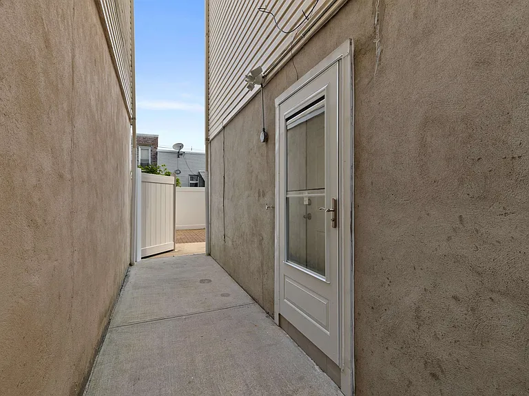 720 23rd St #1 — Photo 13