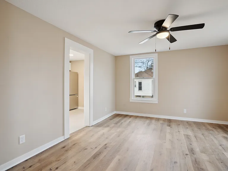 805 E 1st Ave — Photo 5