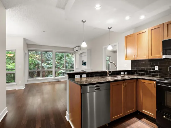 631 Brookside Rd #205, Colwood, ON L1L 1L1